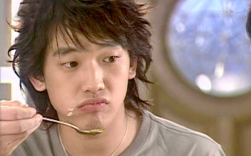  合作> rain和李孝利 祝贺演出探戈 (031202 第2届大韩民国电影大赏)