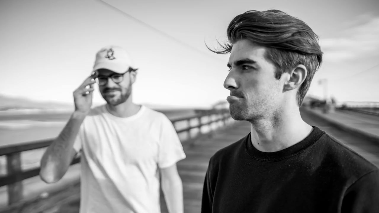 【烟鬼】young  - the chainsmokers(歌词版mv)