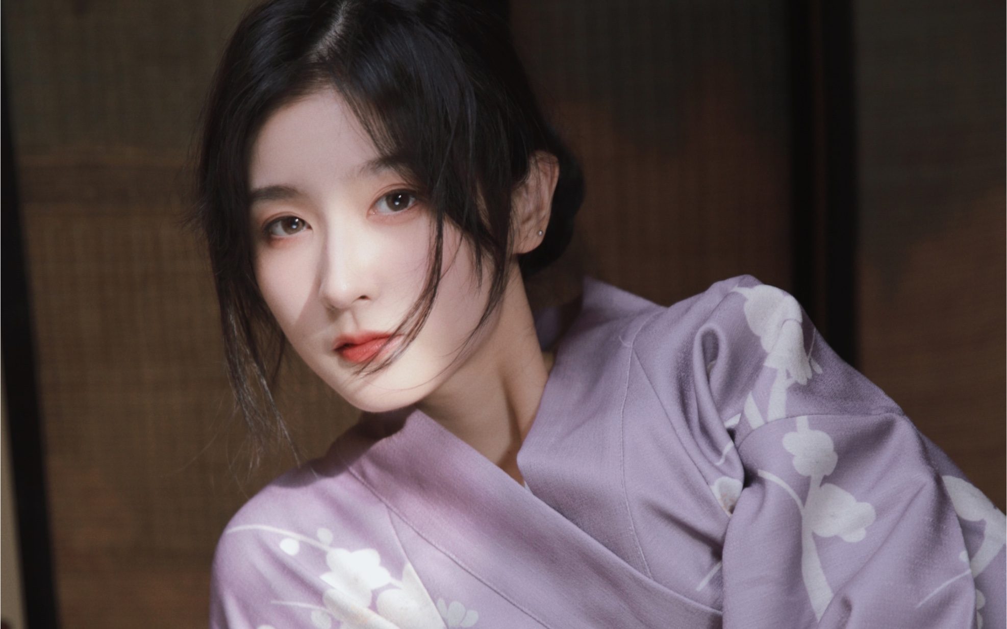 在阁楼和小姐姐拍了一组和服写真