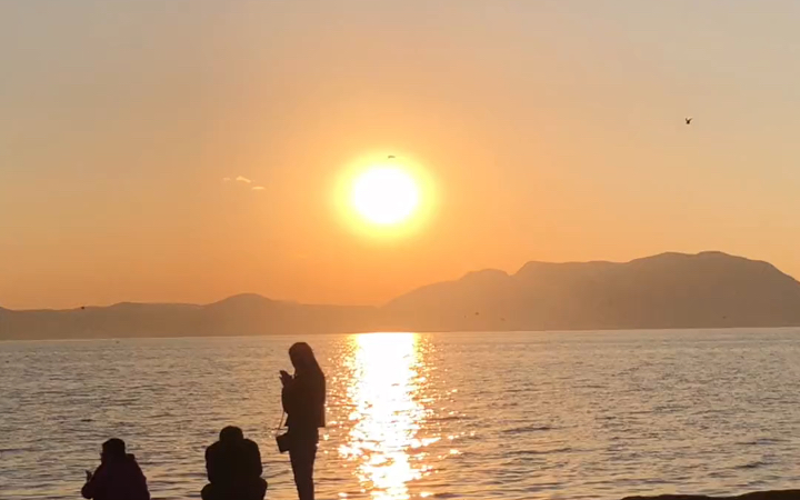 不要刻意追求,平凡的生活才是这一生最美的画面.