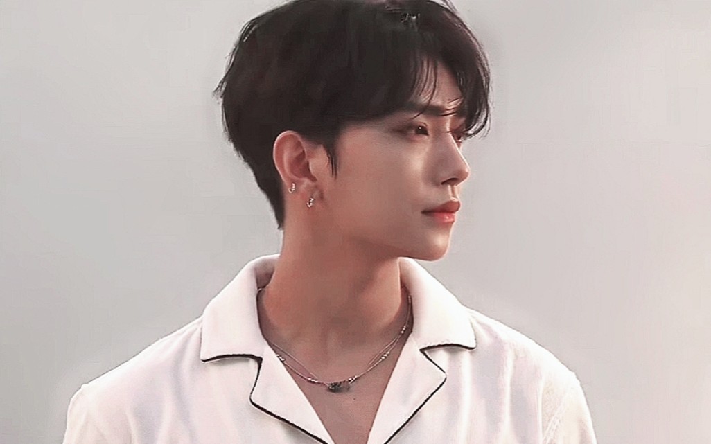 seventeen洪知秀joshua次美的美貌风沙也遮不住