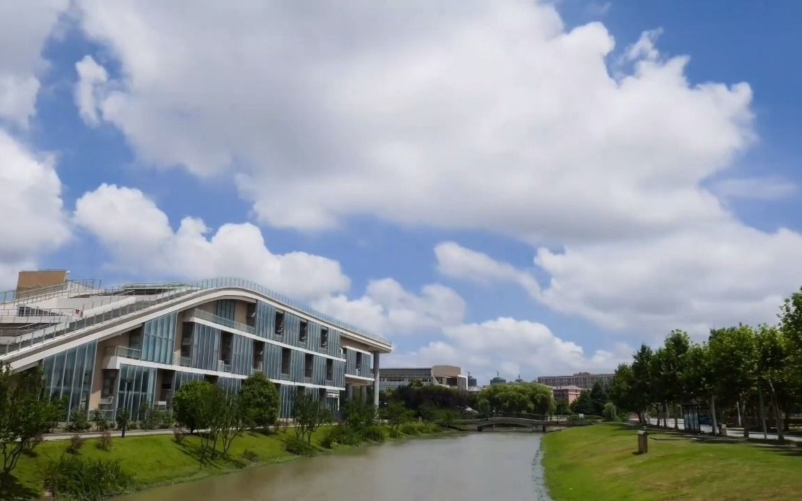 华东师范大学校园 校训:求实创造,为人师表