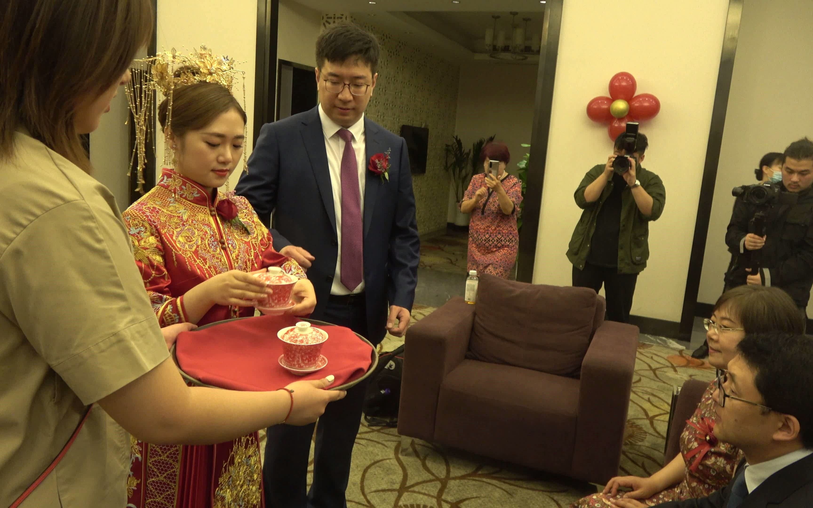 婚礼集锦__给娘家父母敬茶