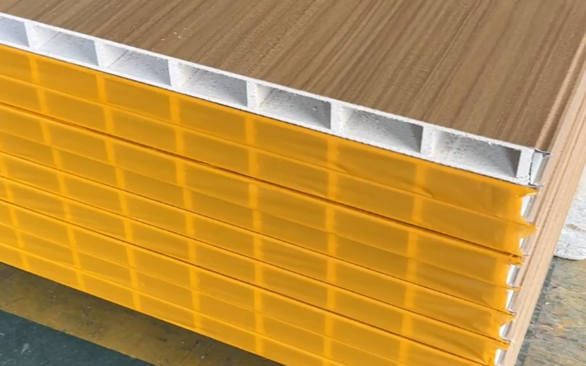 覆膜夹芯板 #玻镁夹芯板 #中空玻镁板 #空芯玻镁板 #夹芯板厂家