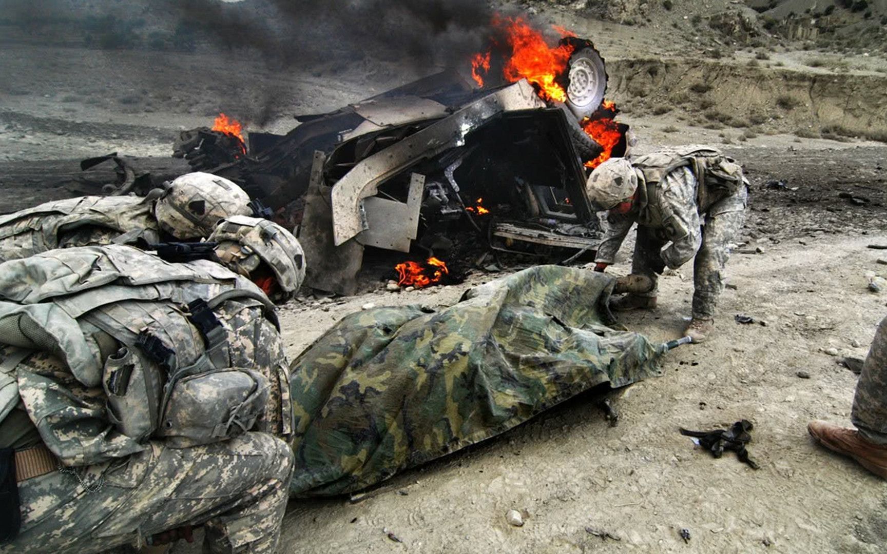 装甲车被炸飞美军遭袭击损失惨重伊朗称只是个开始