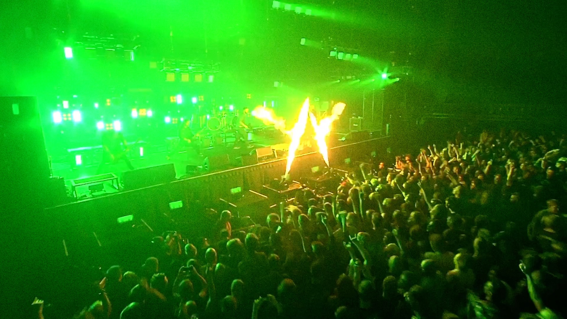 [图]In Flames - Take This Life - Gothenburg 2014