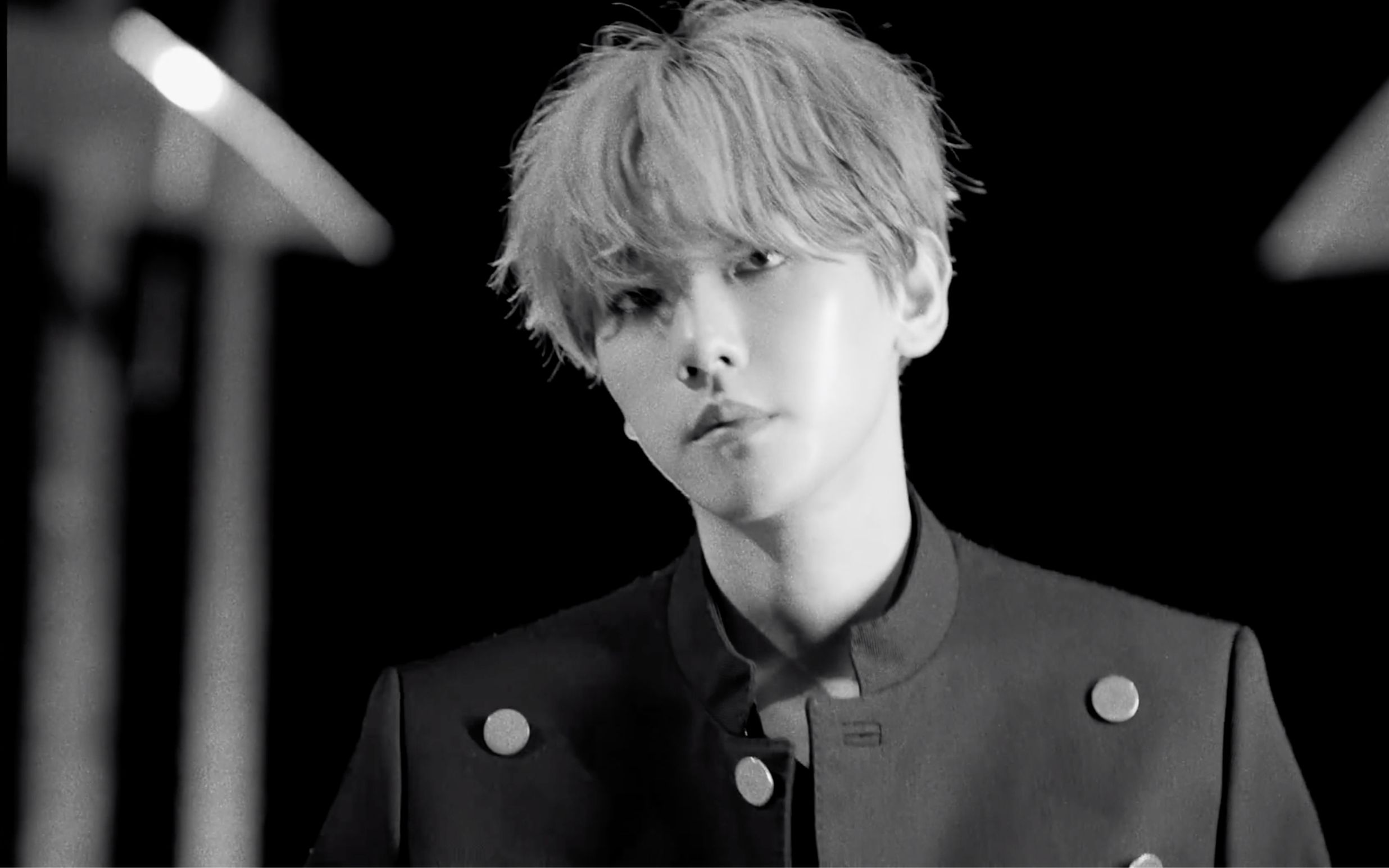 exo baekhyun 边伯贤solo出道专辑《city lights》主打曲《un village