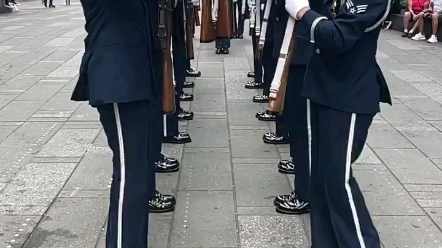 [图]米国空军仪仗队在时代广场耍花枪