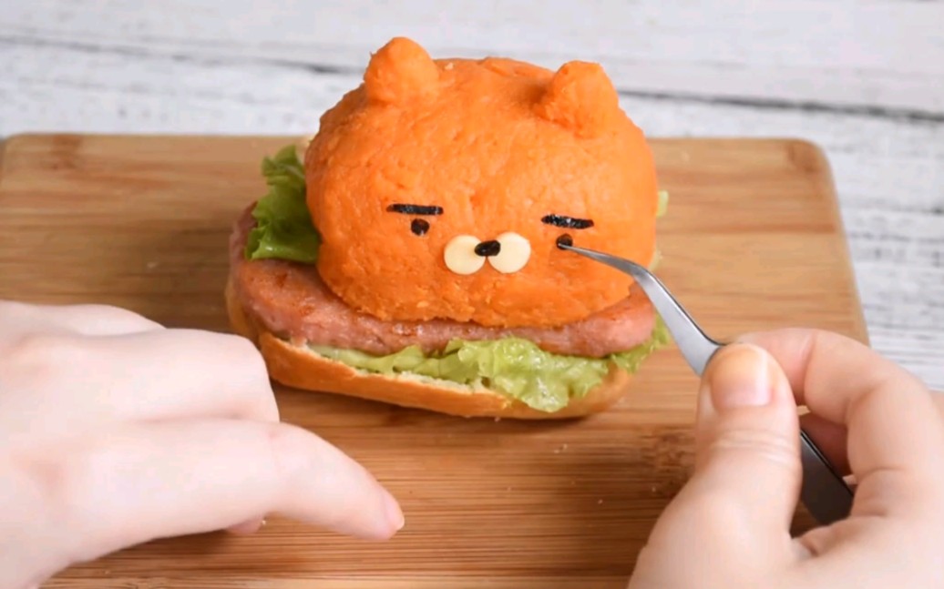 【可爱の早餐】最帅莱恩地瓜汉堡‖sweet potato burger_哔哩哔哩 (゜