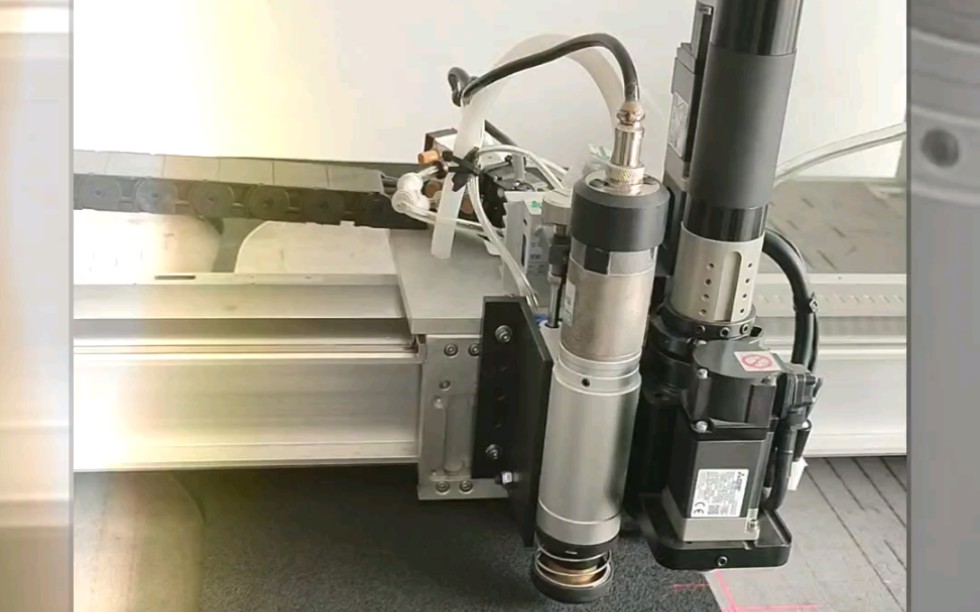 振动刀切割机气动刀切割