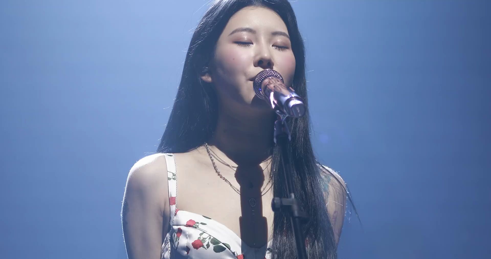 白艺潾  -  champagne supernova yes24演播厅个人turn on that blue