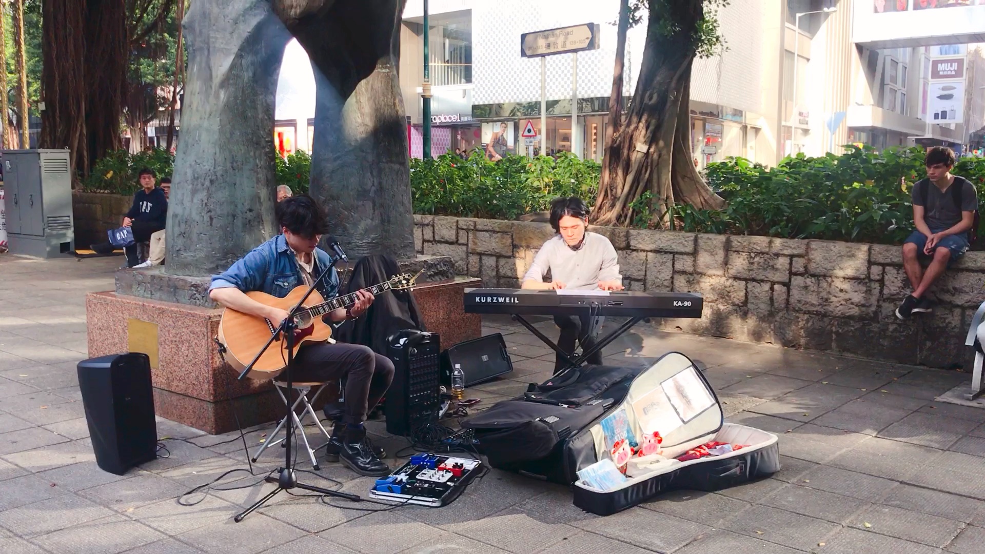 香港街头小哥哥吉他弹奏|也帅气了吧|新年在香港欣赏的音乐