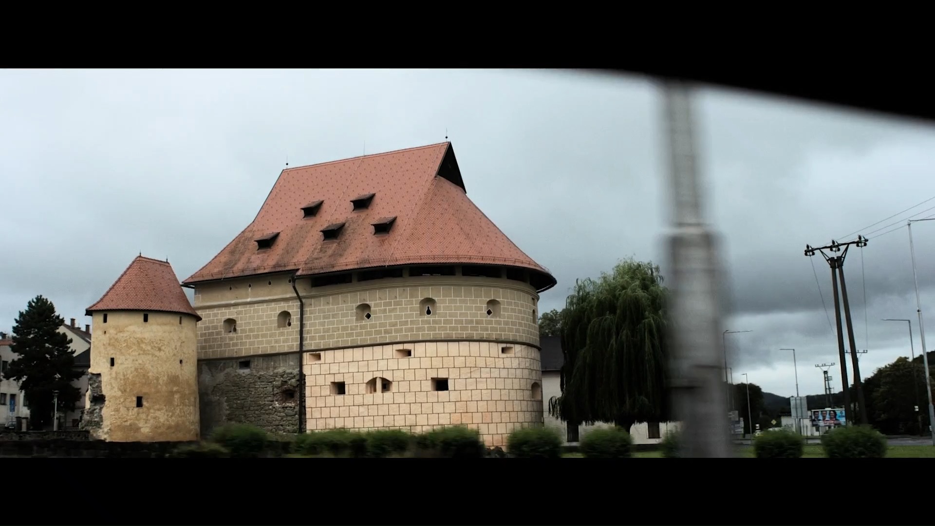 开车路过欧洲小镇