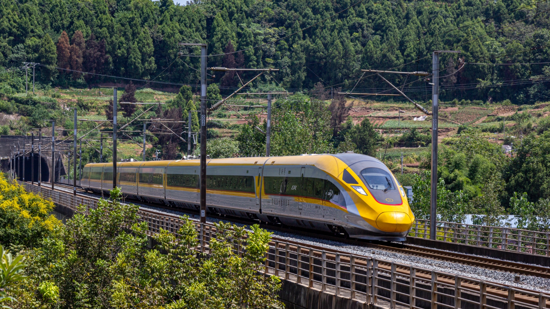 【检测车】铁科院cr400af-j-0002担当dj1067次通过