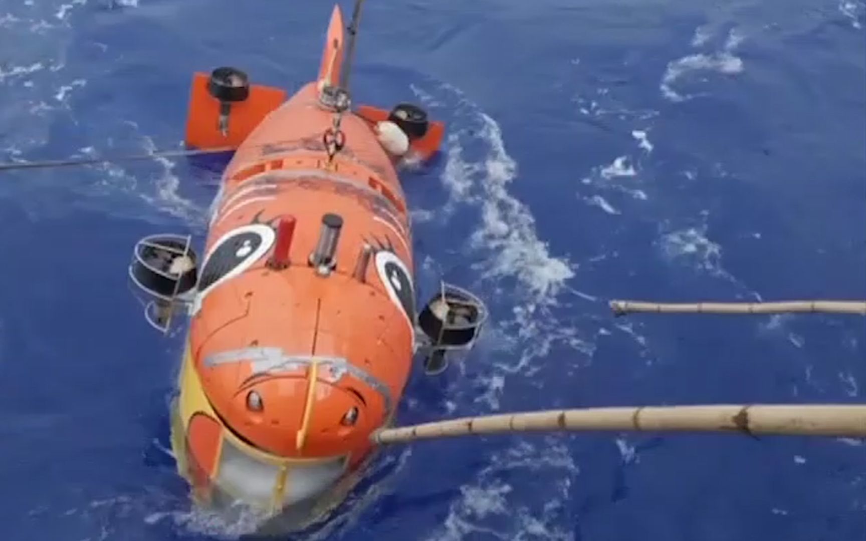 10907米中国海斗一号深潜水器抵达地球最深处