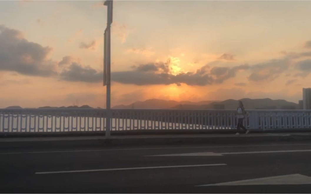 [图]#惠民之州幸福之城#投稿 《看夕阳的幸福》。