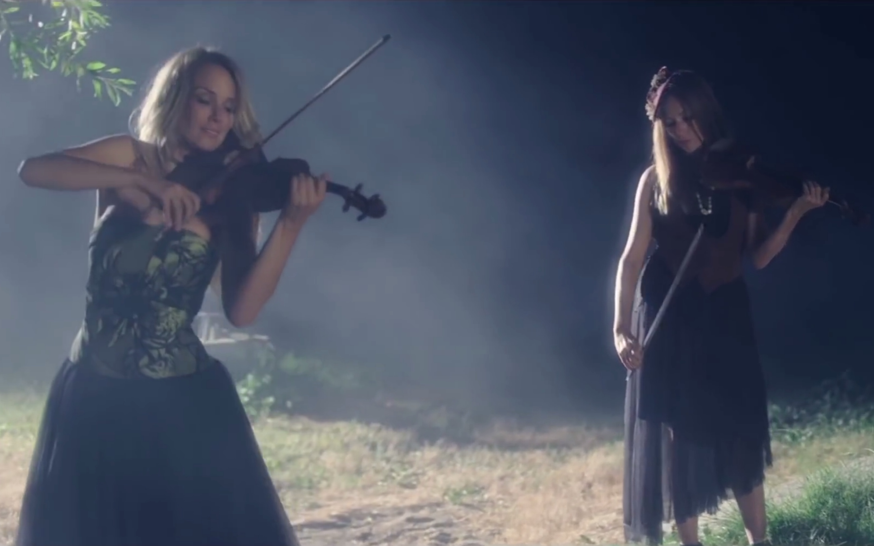 [图]Adele " Skyfall " Music Video Violin & piano / Caroline Campbell