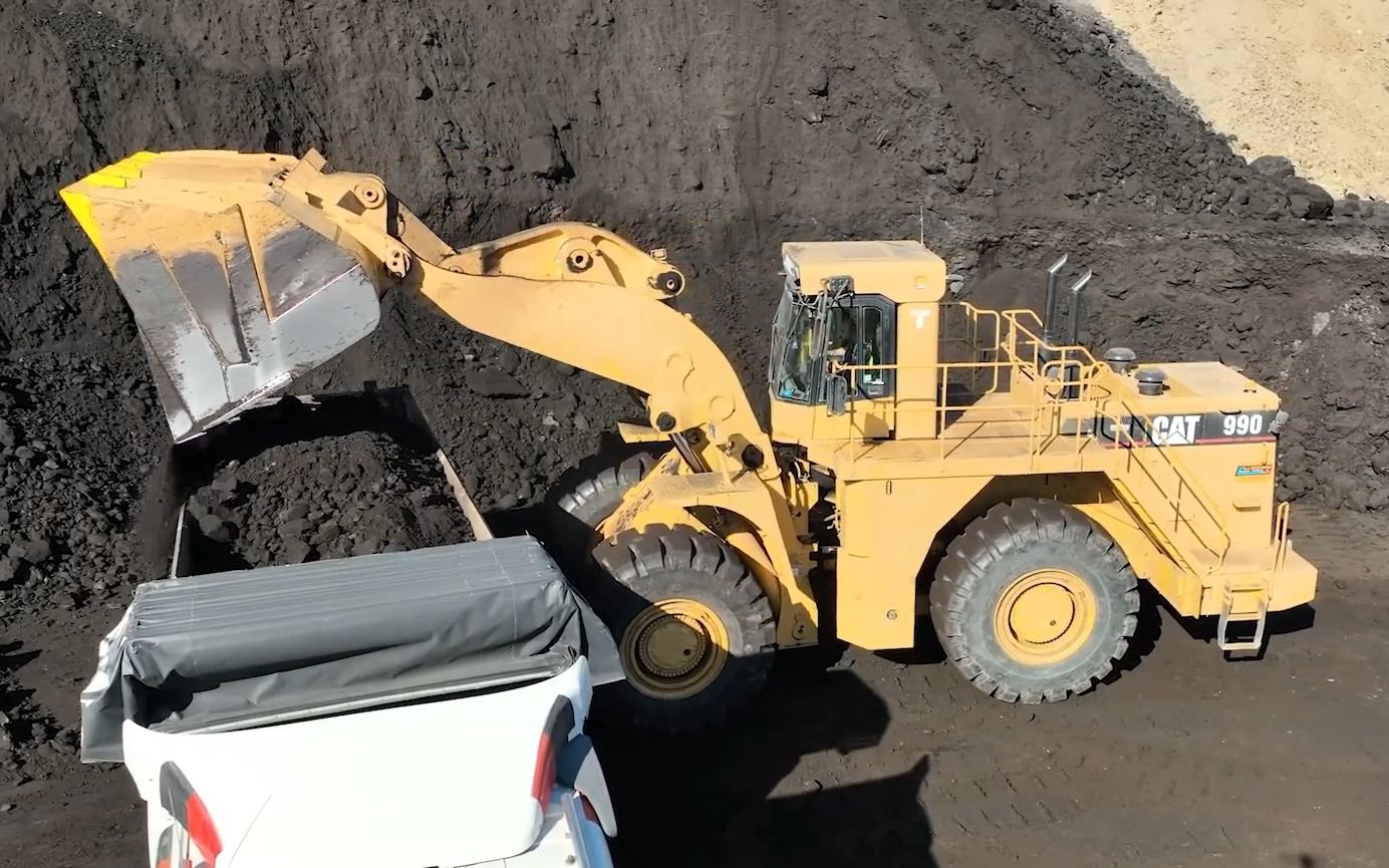 cat 990装载机煤炭装车
