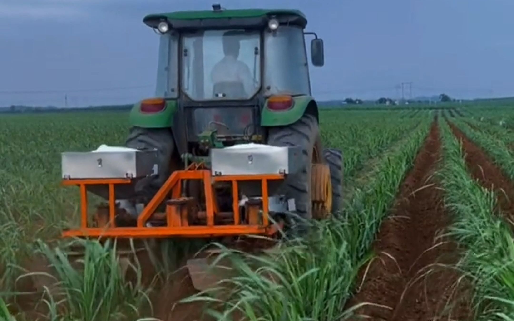 甘蔗中耕培土机