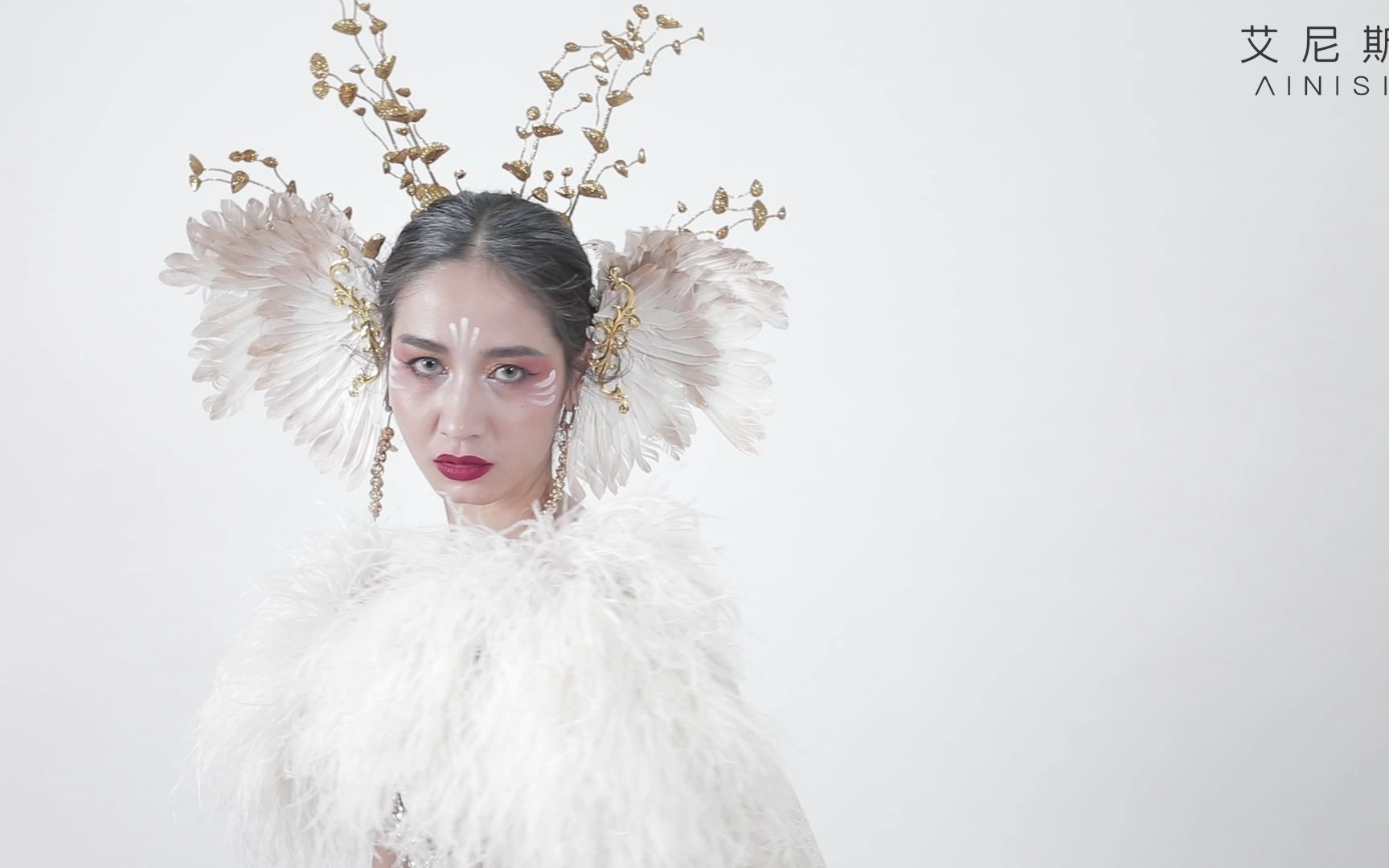 艾尼斯个性时尚创意彩妆造型 色彩绚丽  让你陷入无限的想象