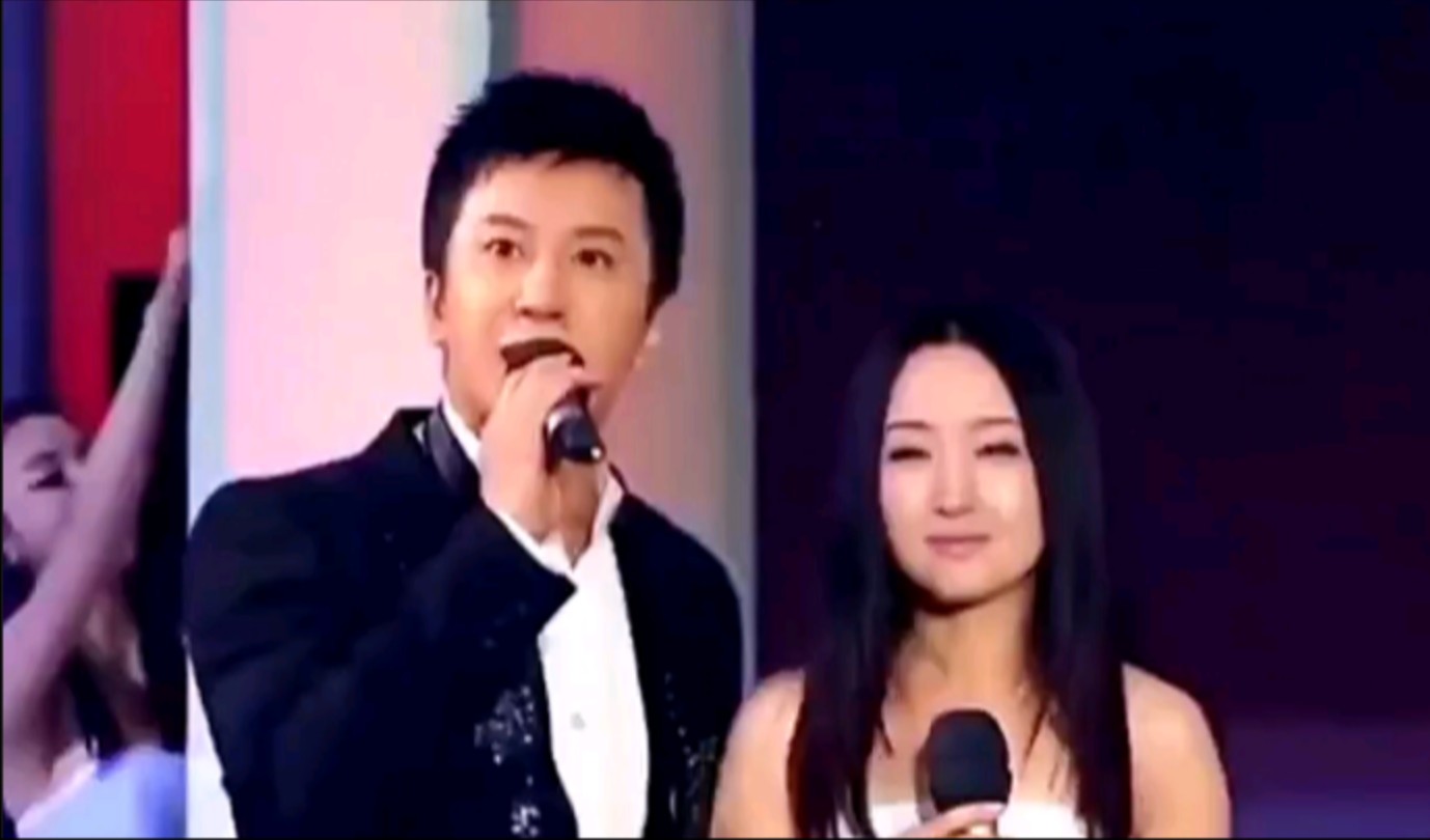 《心雨》不老女神杨钰莹和毛宁深情对唱,从小听到大一代人的回忆