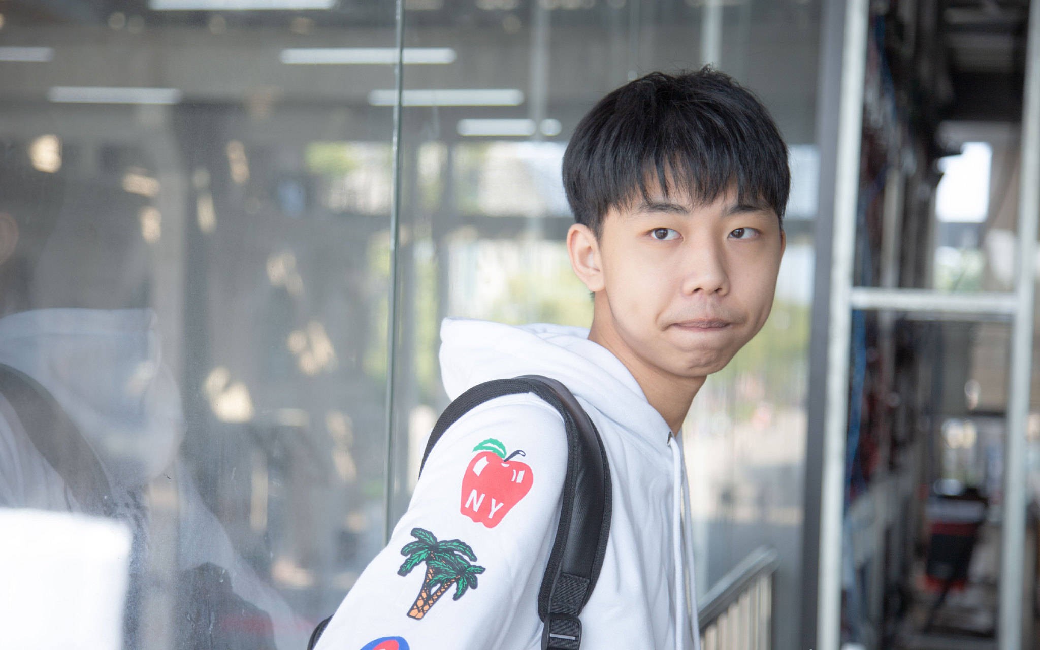 【xdd】小叮当不务正业,路边兼职手机贴膜.