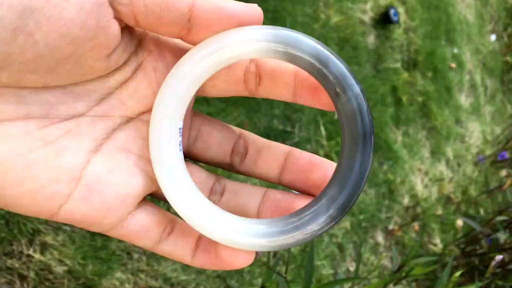 精品和田玉白玉烟紫手镯57口径,老坑烟紫双色手镯,淡色的紫色淡雅素净