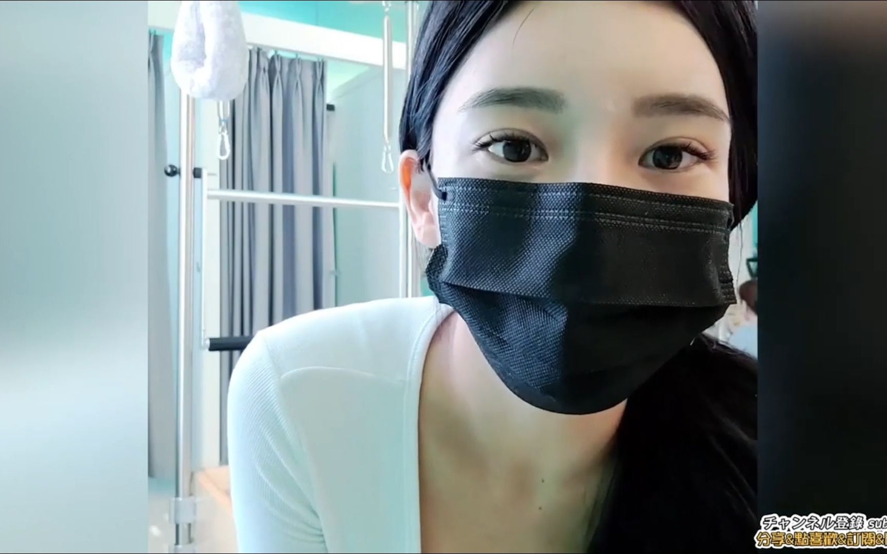 黑黑亮亮晶晶的眼睛~疫情以后戴口罩练瑜伽的小姐姐