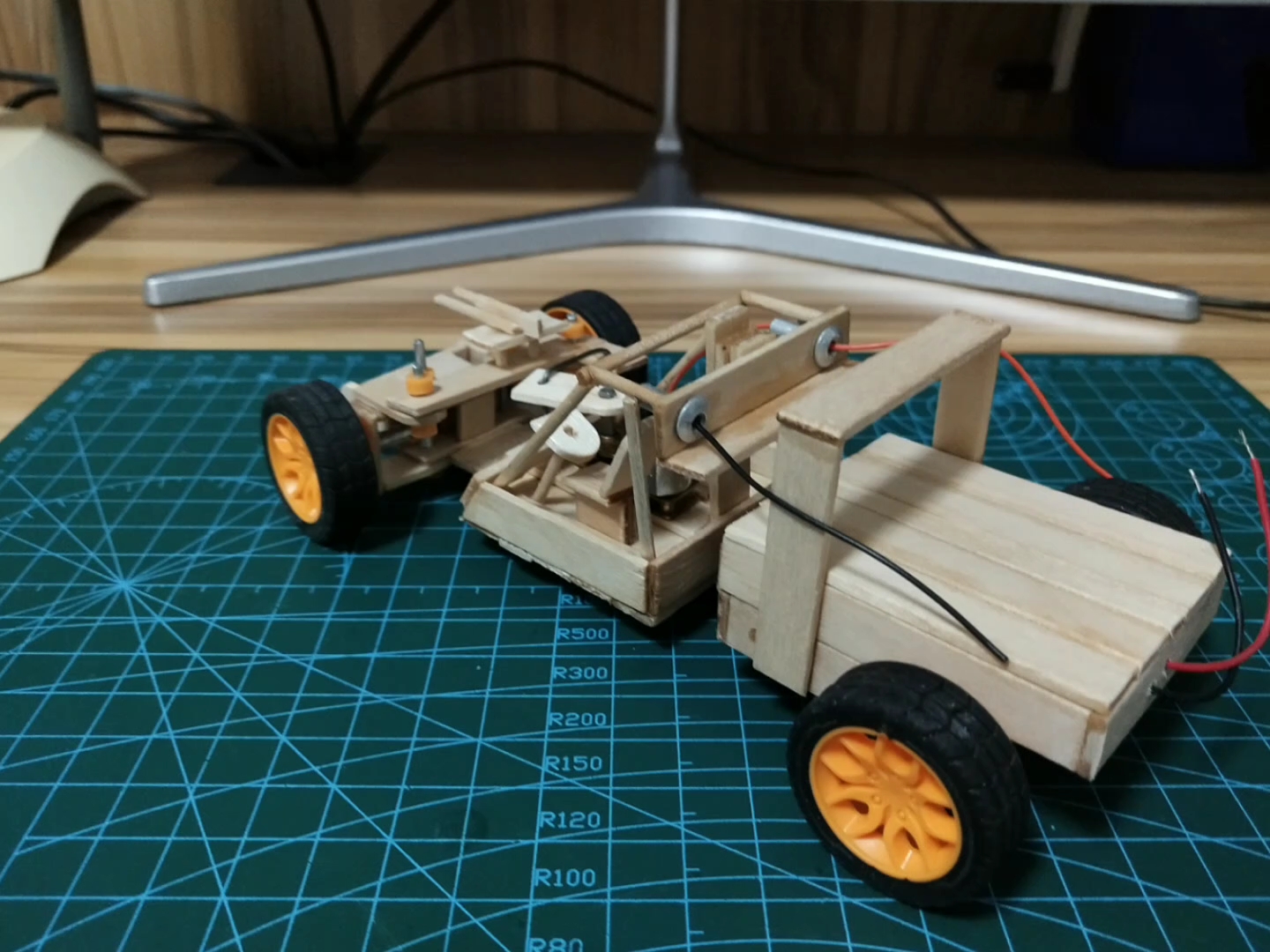 这个遥控车快制作完成了