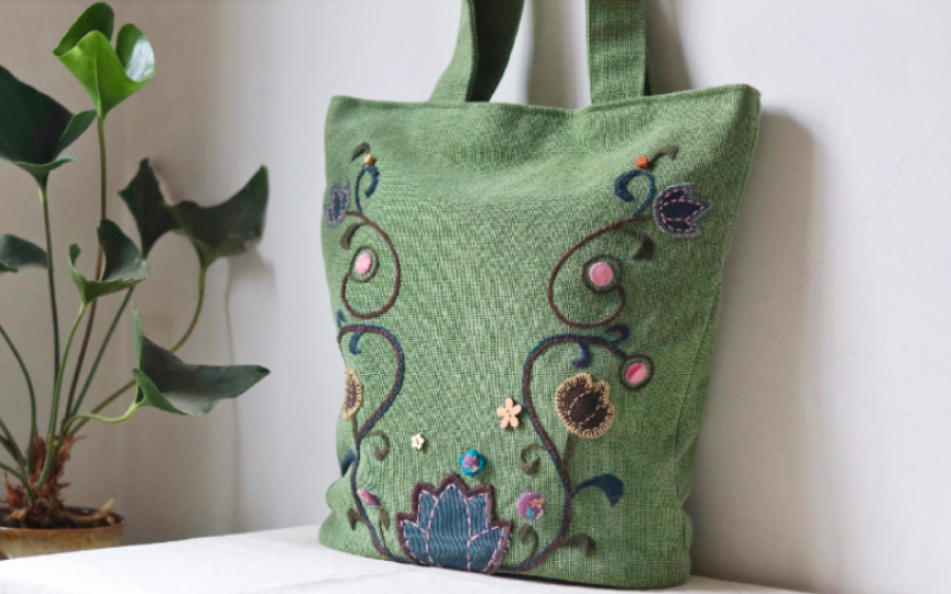 原创花卉图案手工刺绣布包 大容量托特包