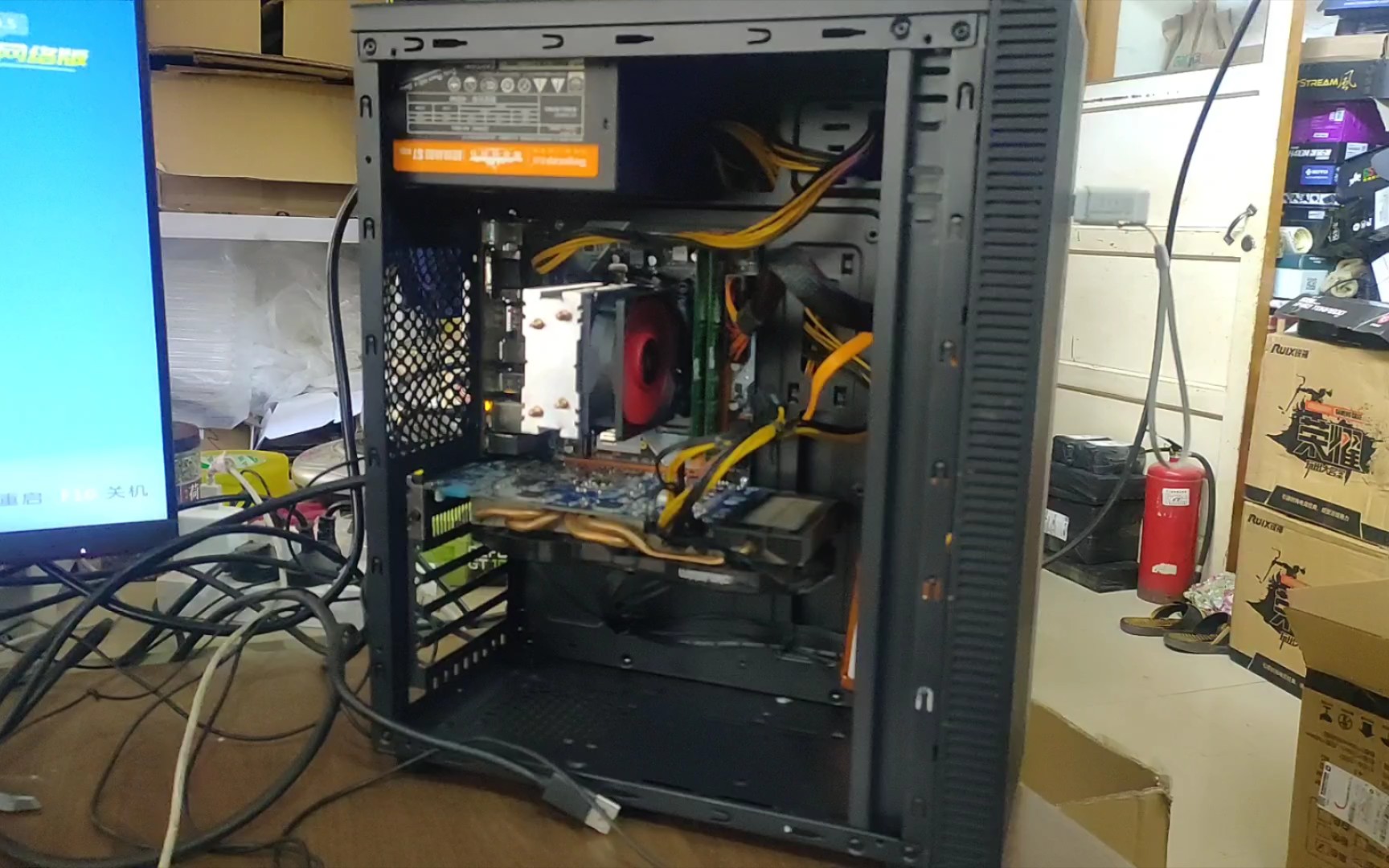 粉丝电脑装机e31220v2gtx6602g打csgo144hz12809604比3拉伸高特效