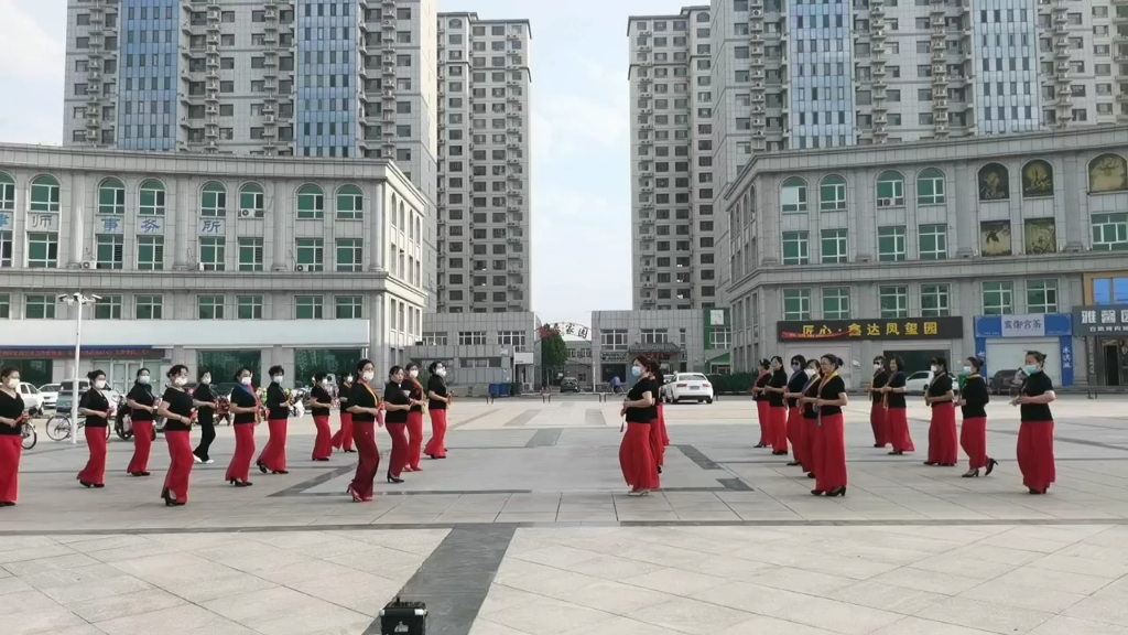 [图]平安旗袍协会排练节目中，舞曲《水乡的温柔》