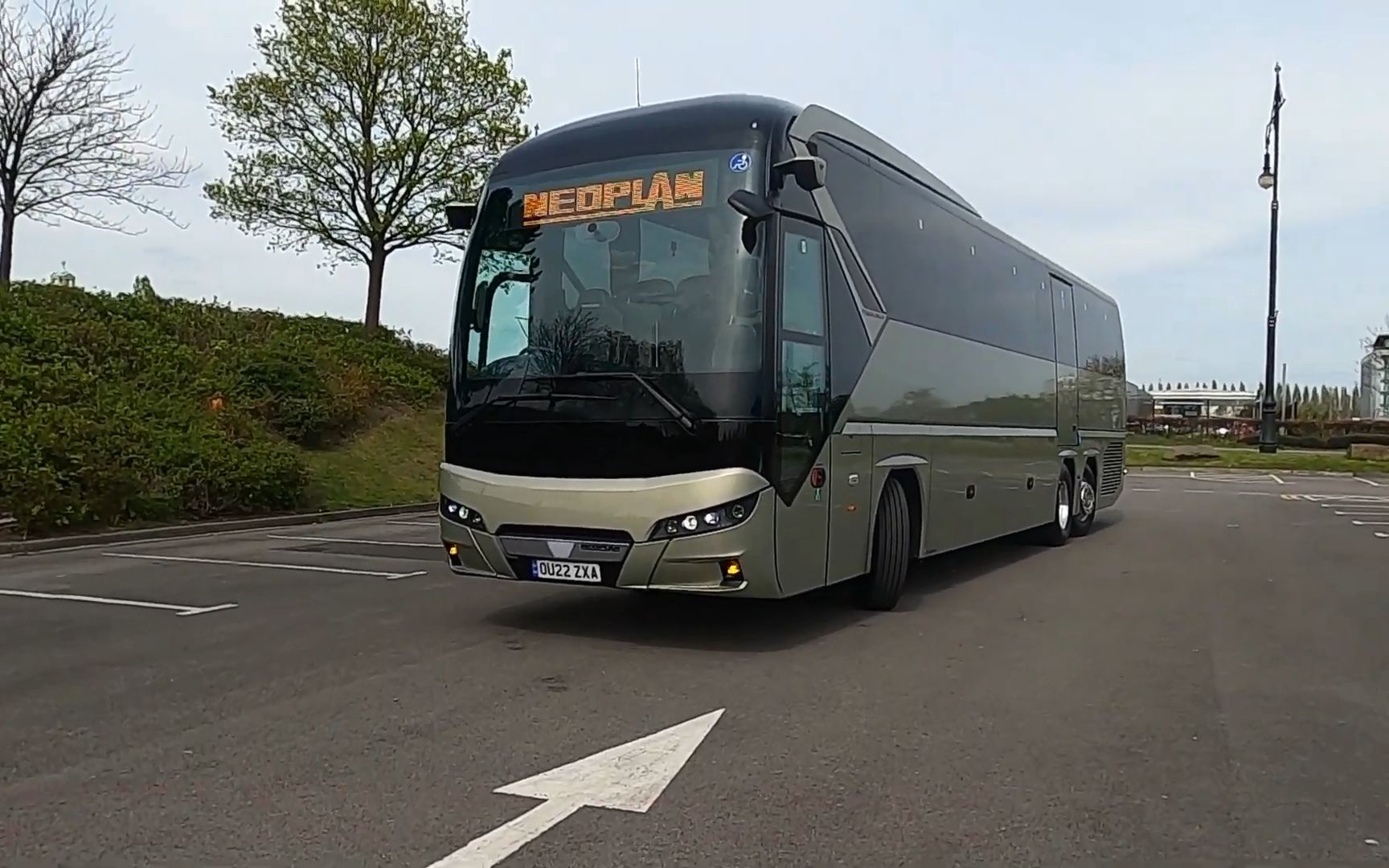 搬运巴士试驾neoplantourliner