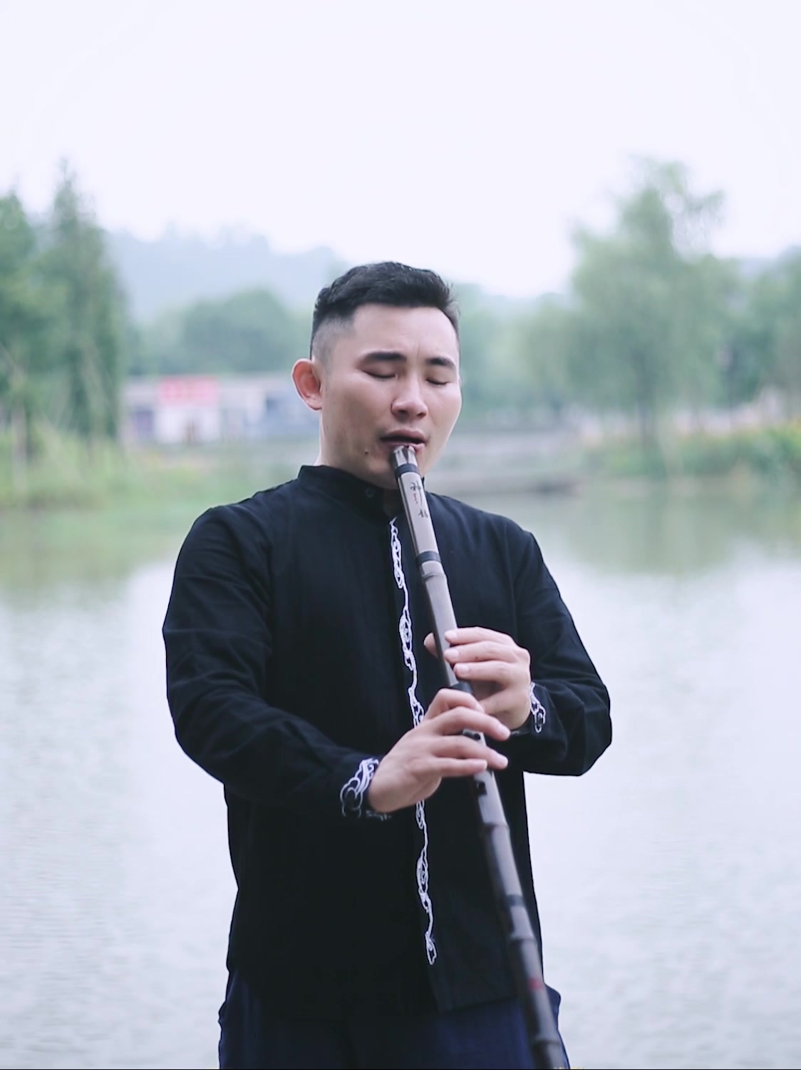 素萧mv琴师在青年演奏家湛文兵的吹奏中更让人惊艳