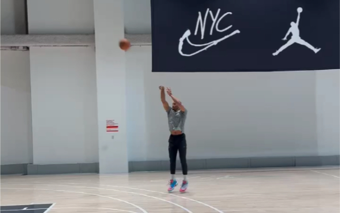 威少独自投篮训练,备战周二尼克斯队