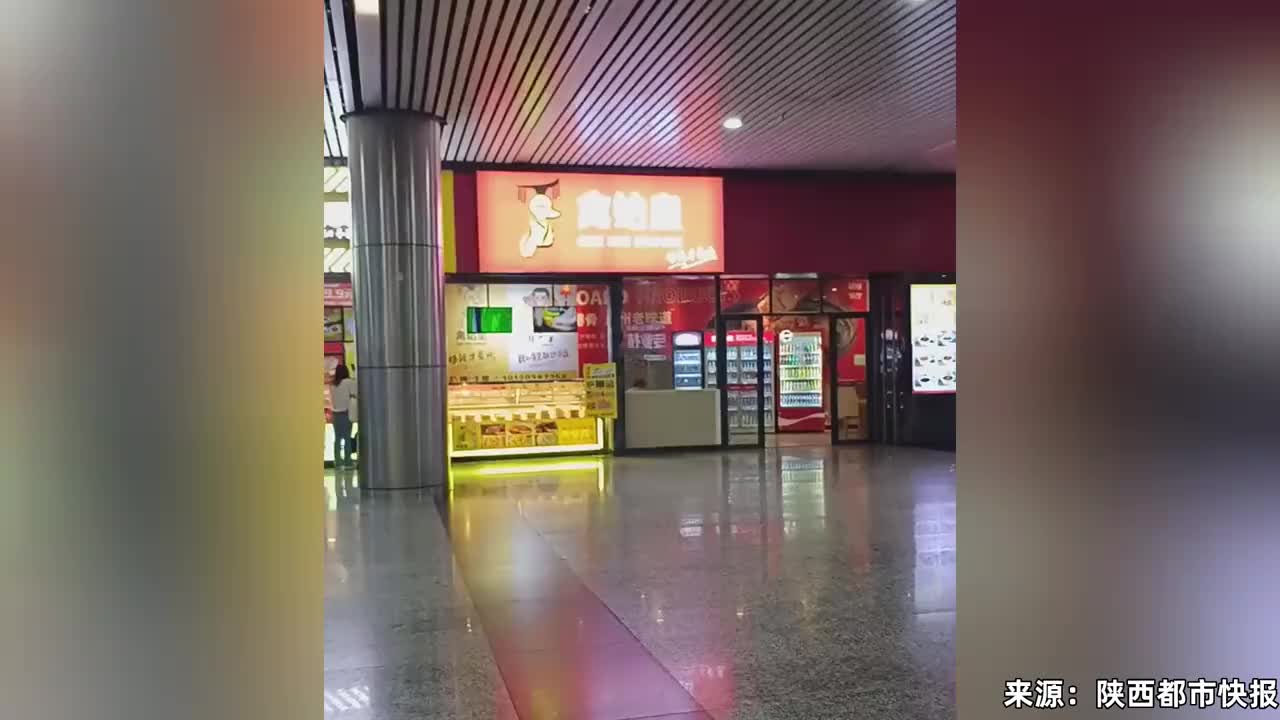 广州东站一店铺用黄鸭戴冠冕做招牌,取名“禽始皇”?网友气炸哔哩哔哩bilibili