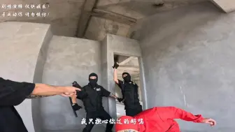 Tải video: 拿着包前去与神秘人交易，被发现阻止，拿包撤离