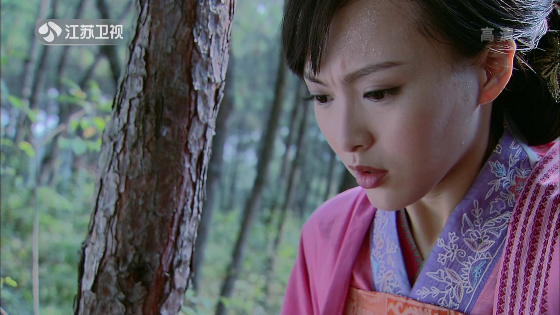 影视剧女角色受伤让人心疼的镜头;紫萱怀孕运功满头大汗十分痛苦