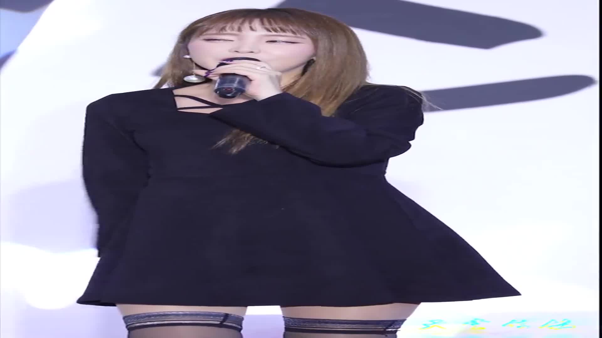 洪真英 《竖拇指》中文字幕版#气质美女 #完美身材