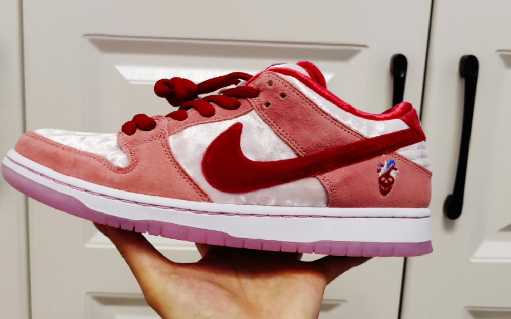 nike 情人节dunk开箱 价值6000块钱的鞋细节如何?