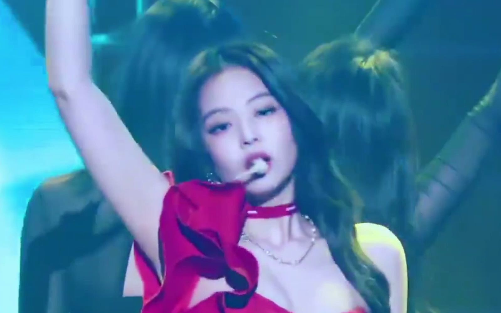 【BLACKPINK】JENNIE《SOLO》,红玫瑰妮,这也太性感了!哔哩哔哩bilibili