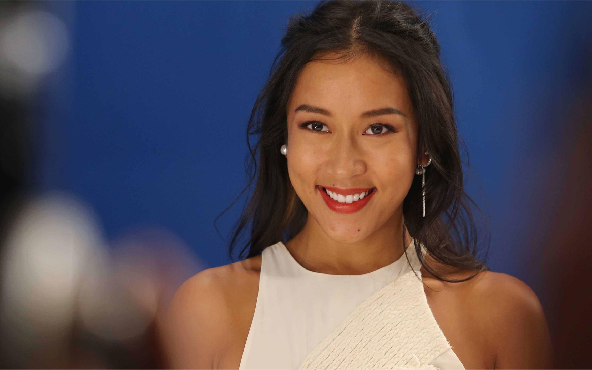 吉克隽逸豪宅大到装旋转门,却抱怨做艺人压力大?网友:无法共情