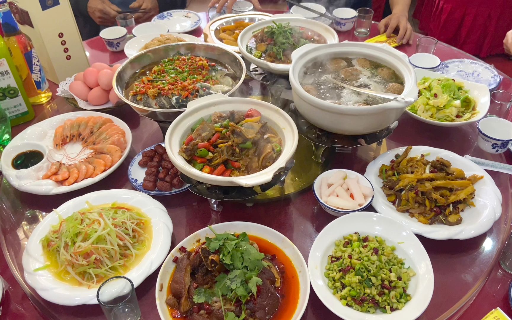 阿哥一家人去吉首市喝满月酒,568元一桌,你们觉得贵吗?