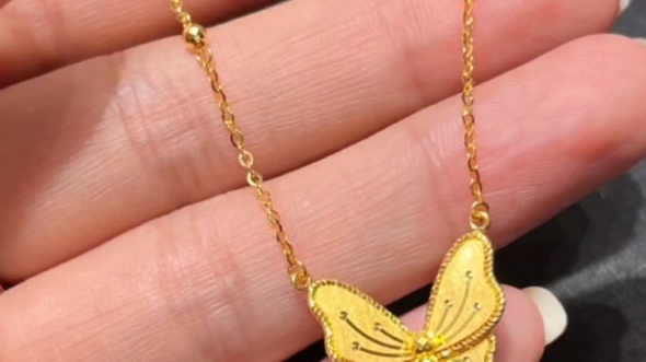 黄金项链蝴蝶结的寓意主要是浪漫,唯美,轻灵……蝴蝶结:"蝴"与"福"