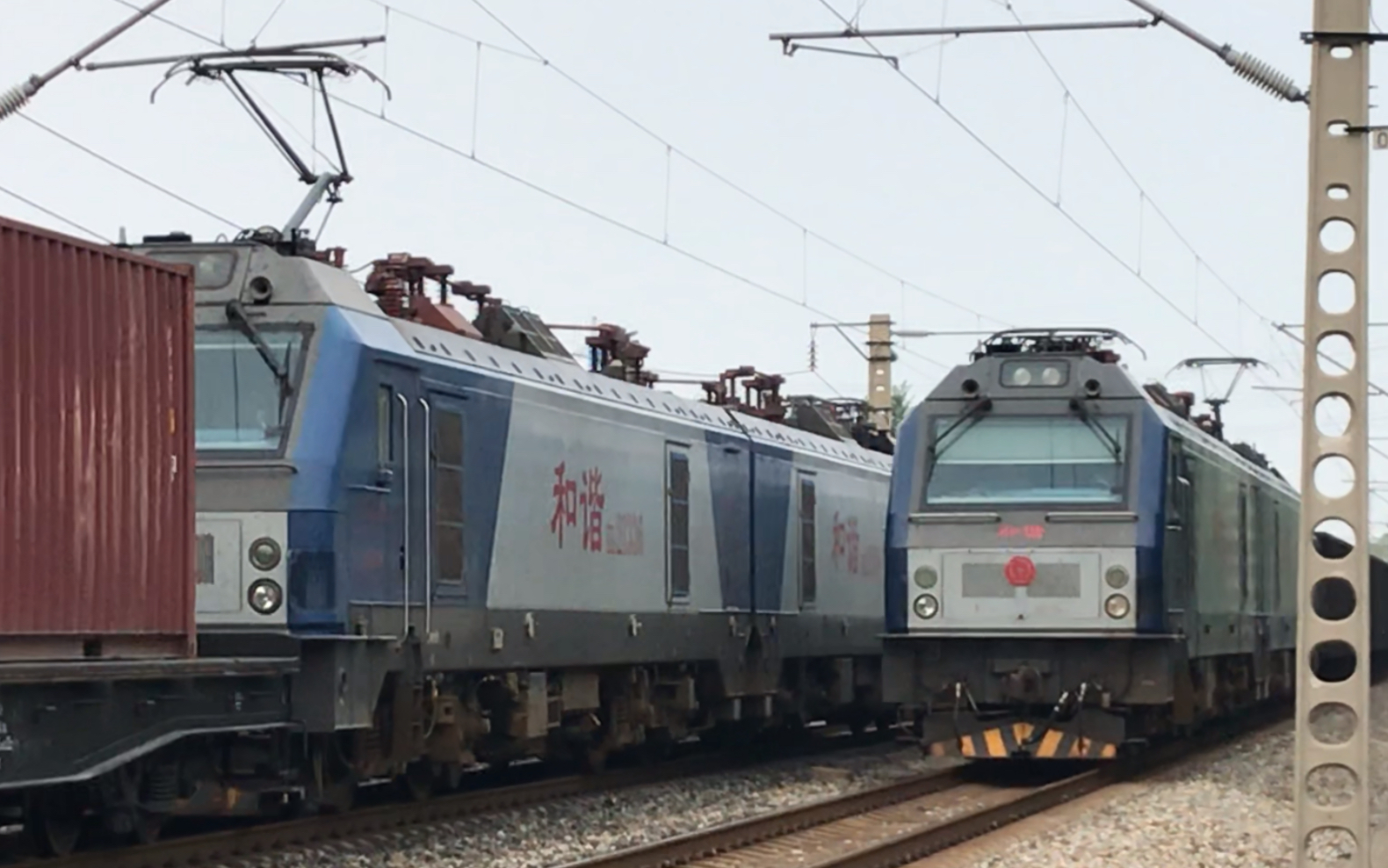 于虎线沈局辽段的hxd2电力机车双向会车(提速/减速)通过_哔哩哔哩
