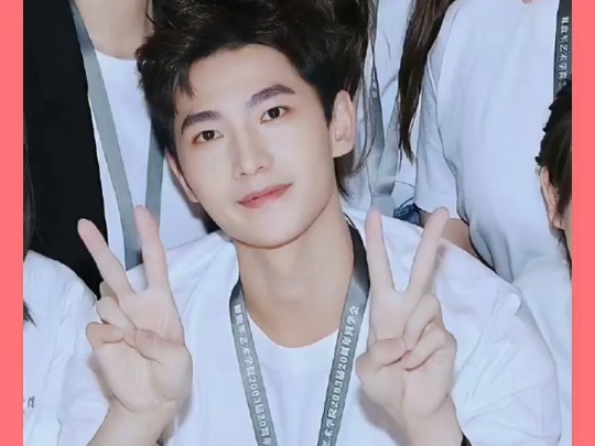 杨洋 组织的军艺同学聚会,论有一个明星同学是一种什么体验,太羡慕啦