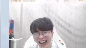 老师，我们家李壳好像笑疯了
