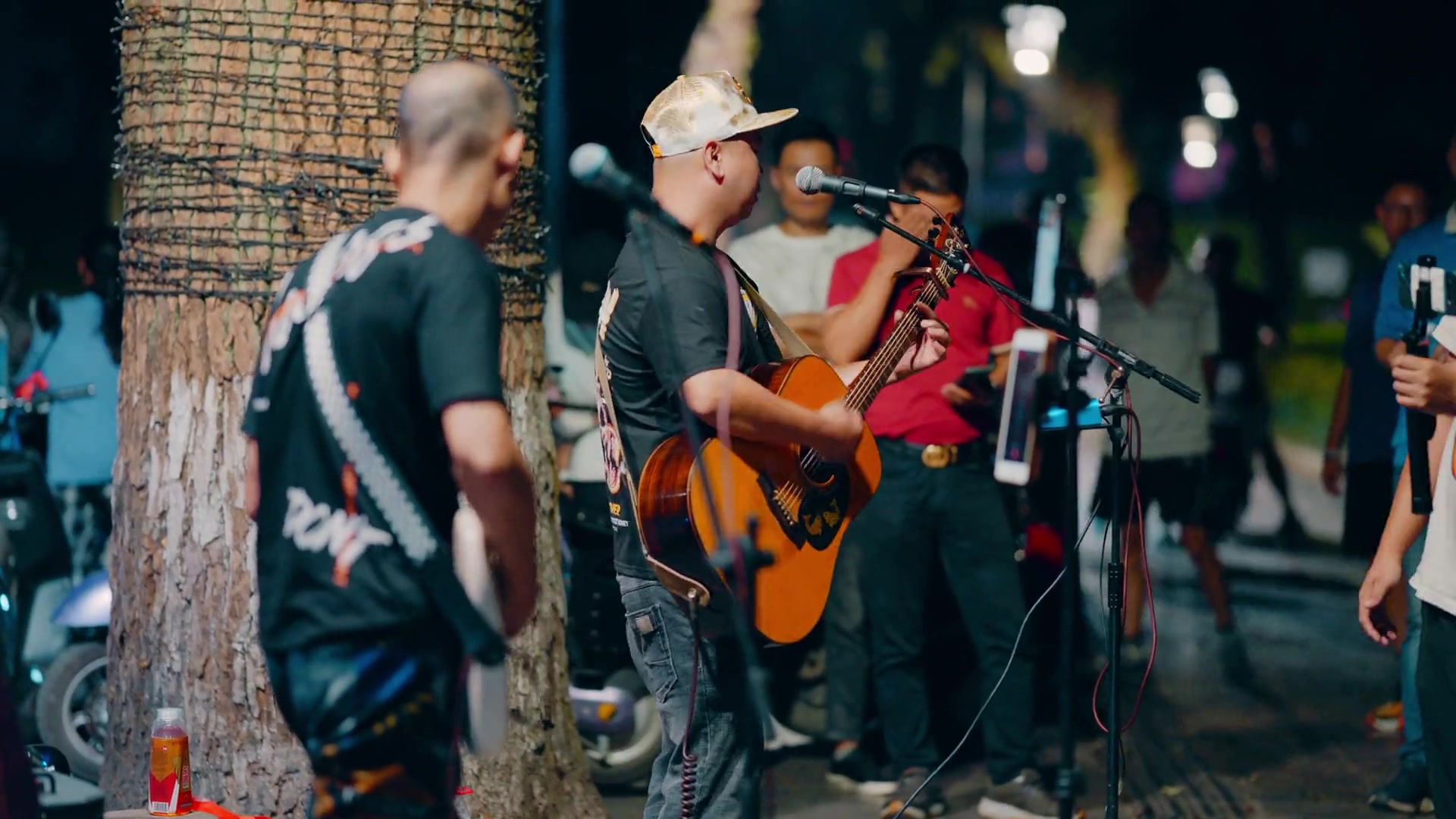 11月14日 桂林滨江路 街头乐队 《光辉岁月》