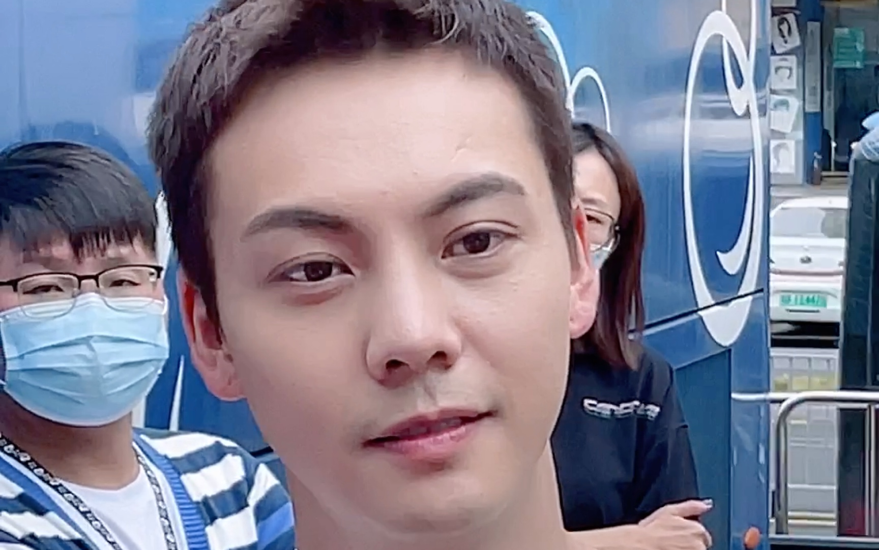 陈伟霆被问老九门2时的挑眉笑容太苏了