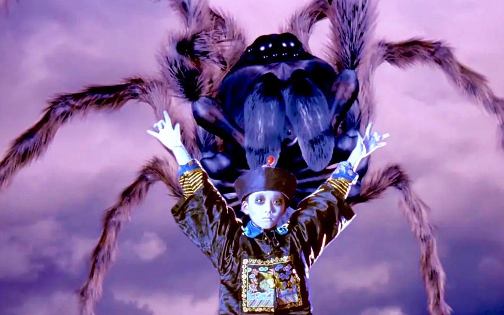 师徒三人下山去寻找苏醒的千年僵尸王,不曾想被师弟跟踪